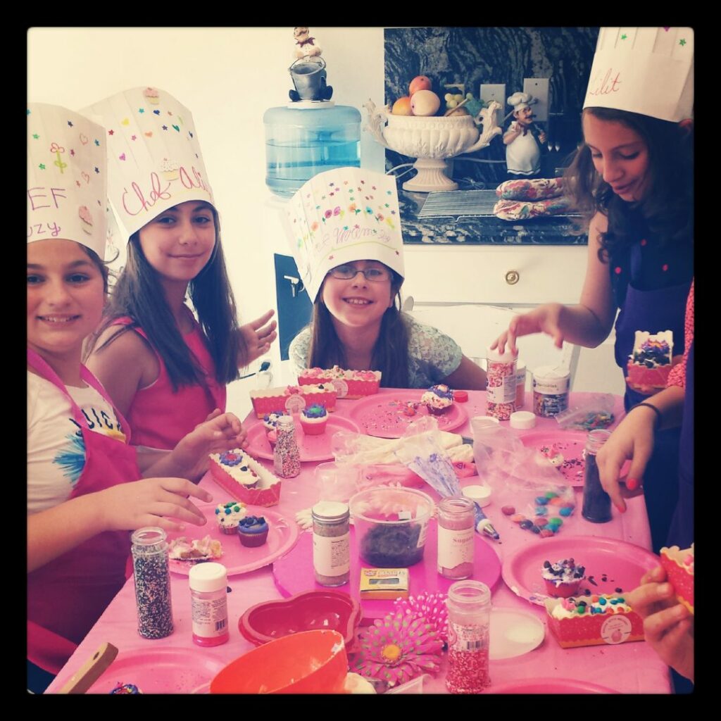 kids baking