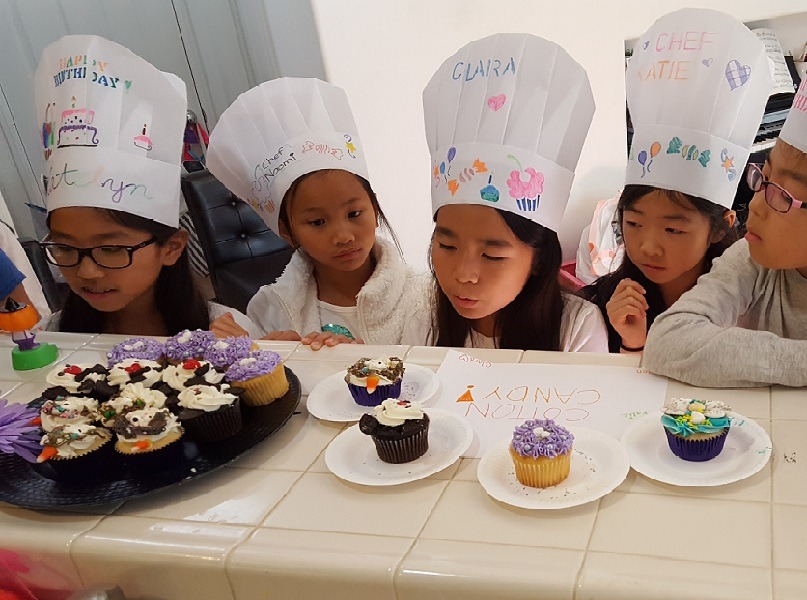 Kids group picture after baking cupcakes