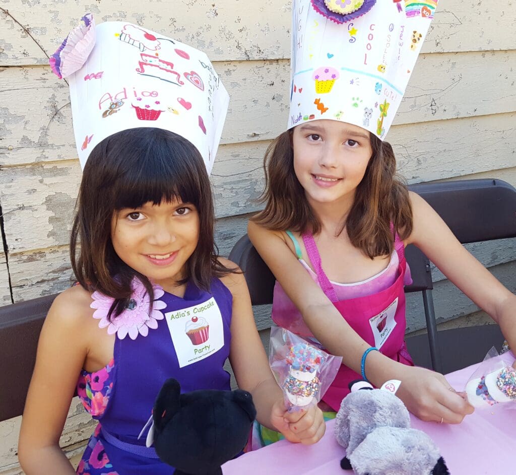 Cupcake Decorating Birthday Party in Los Angeles (A FUN and Creative Party Idea Kids LOVE)